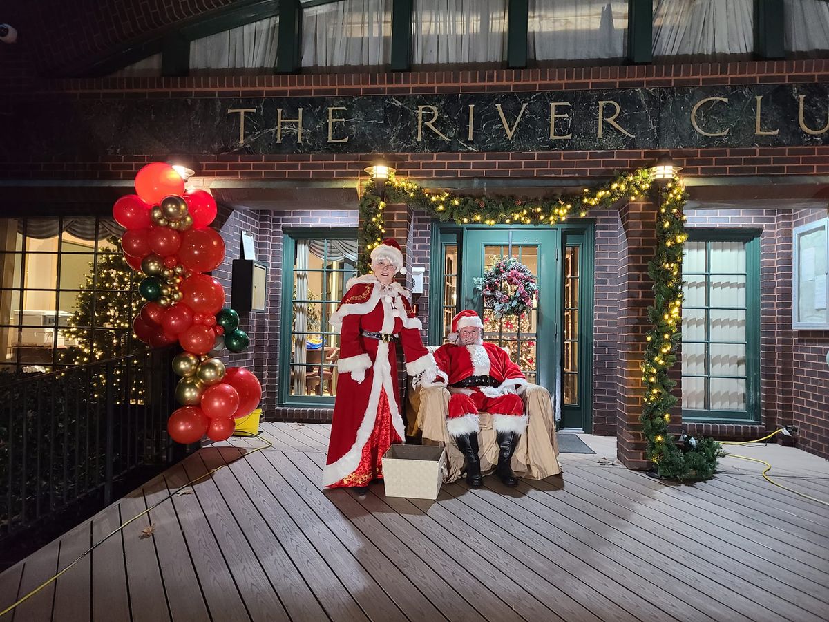 Santa is coming to River Walk!