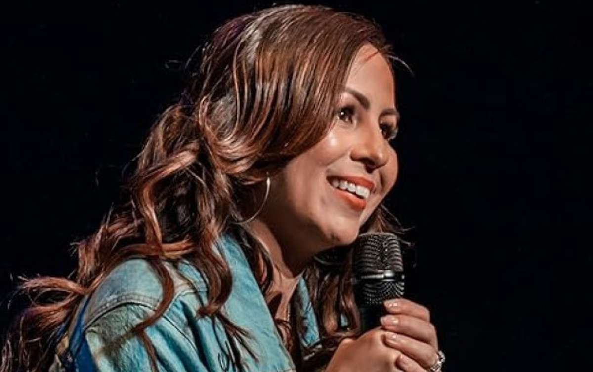 Anjelah Johnson-Reyes (21+)