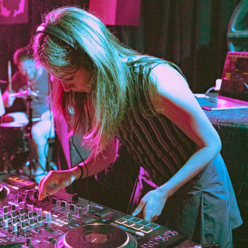 Fine Times: Wrong Party!\/Aberdreamin\/Floating Heads\/Nina Stanger