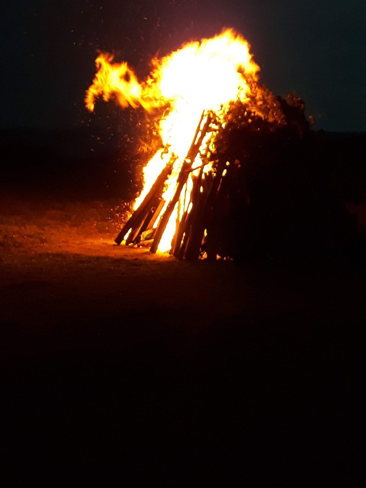 TANSYS GOLOWAN, the Midsummer Bonfire