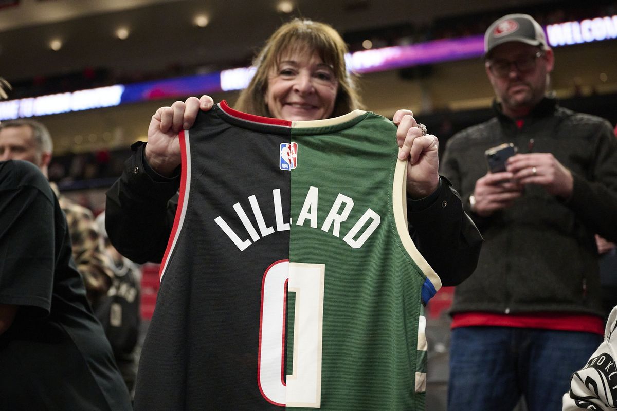 Milwaukee Bucks at Portland Trail Blazers at Moda Center