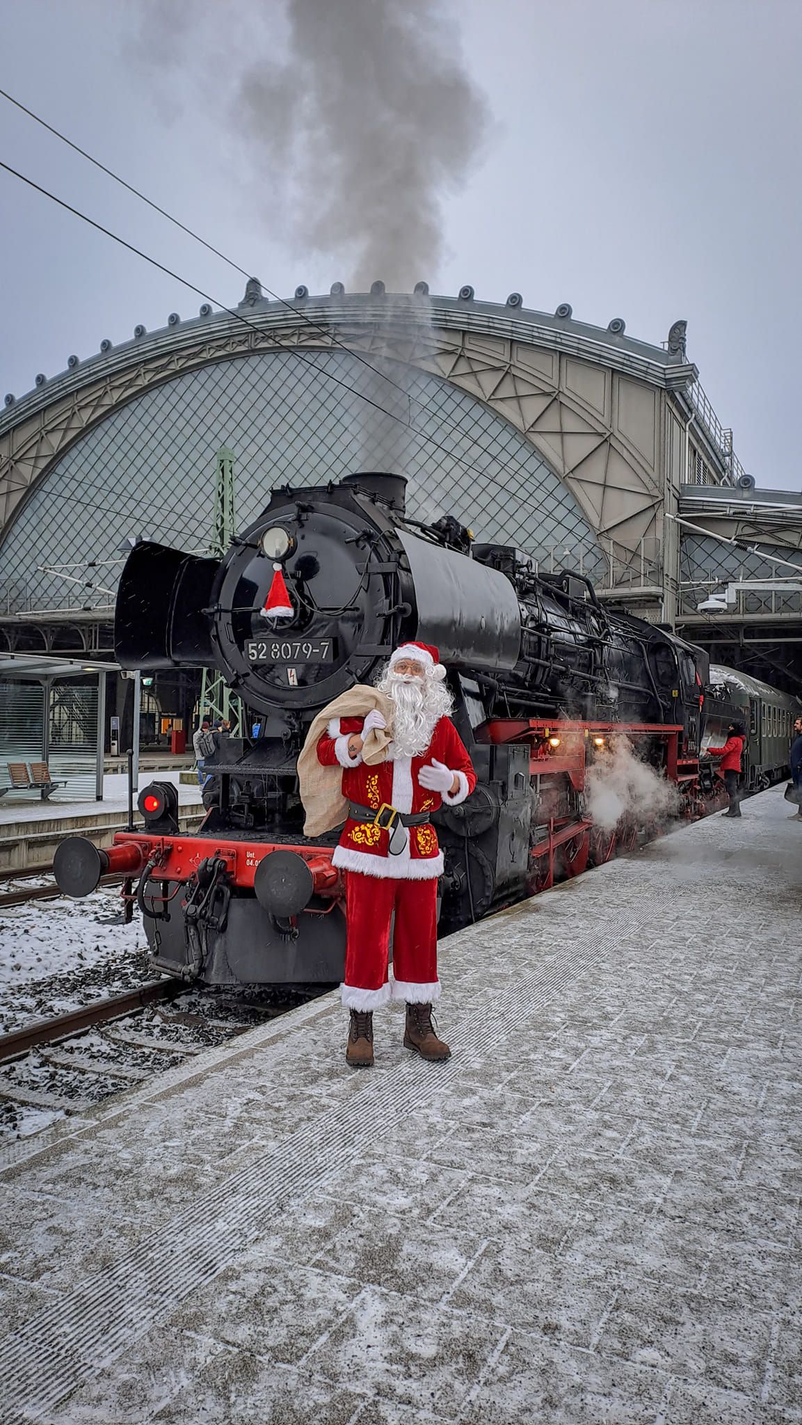 DER WEIHNACHTSMANN F\u00c4HRT DAMPFZUG - LEIPZIGER STADTRUNDFAHRTEN UNTER VOLLDAMPF