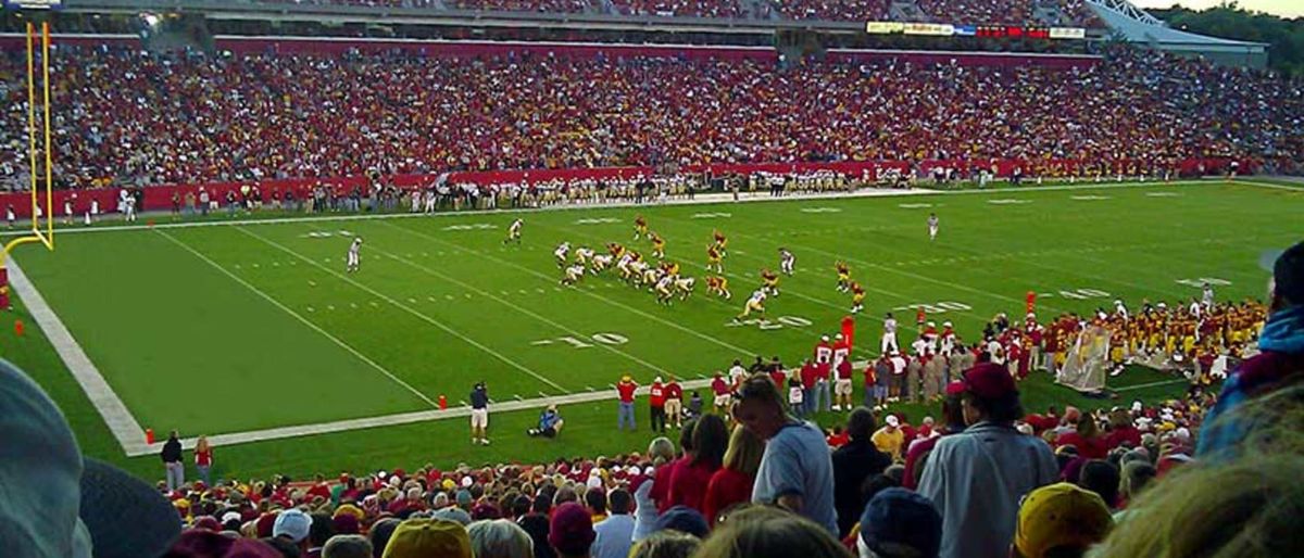 Iowa State Cyclones at Iowa Hawkeyes Football at Kinnick Stadium