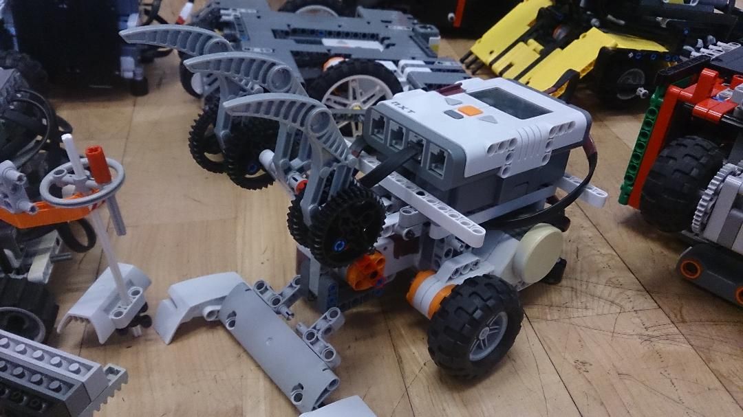 Brick Robot Wars