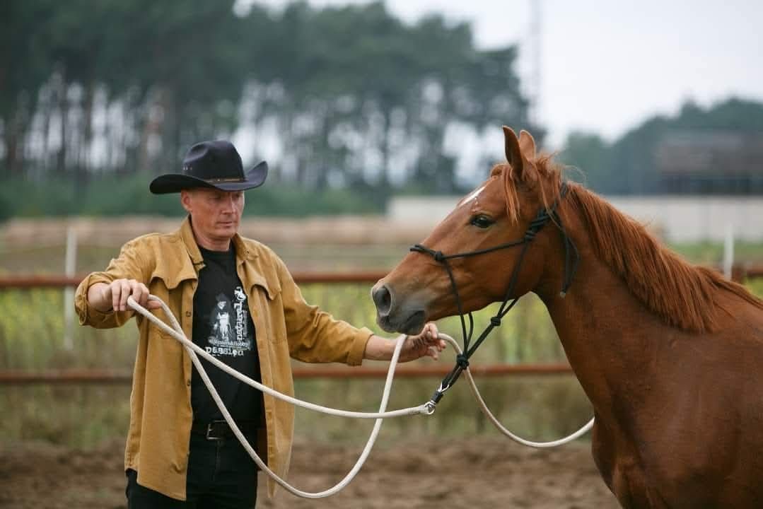 Budowanie prawid\u0142owych relacji z koniem - szkolenie z Przemys\u0142awem Michalakiem