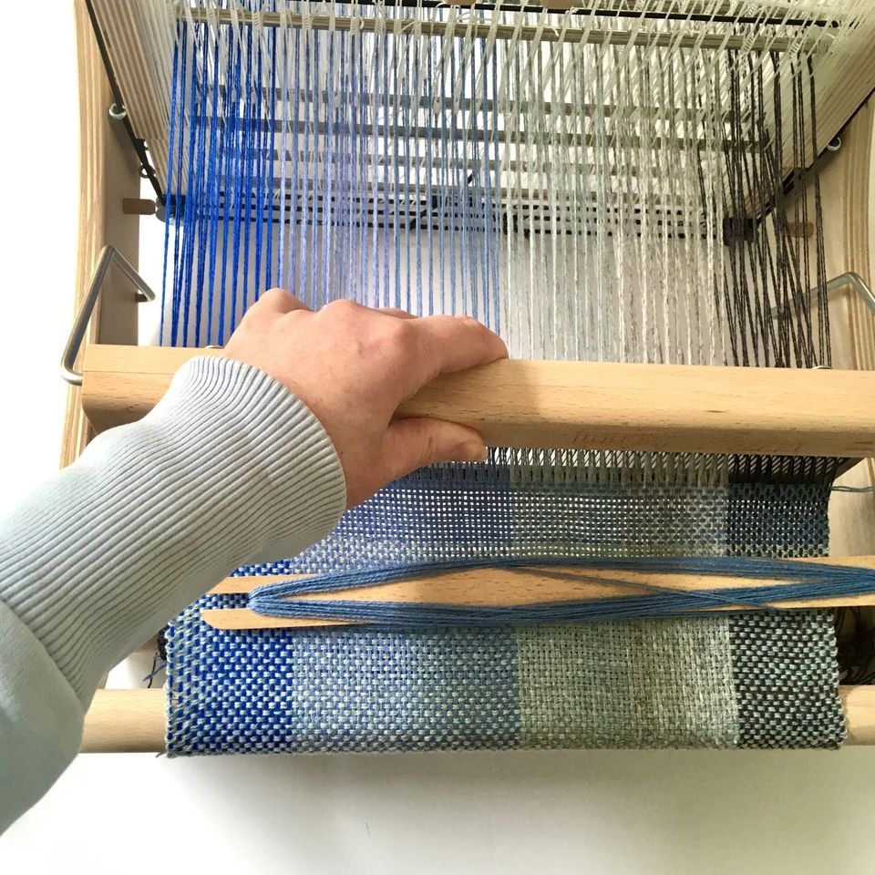 WEAVING WITH COLOUR: TABLE LOOMS with Angie Parker