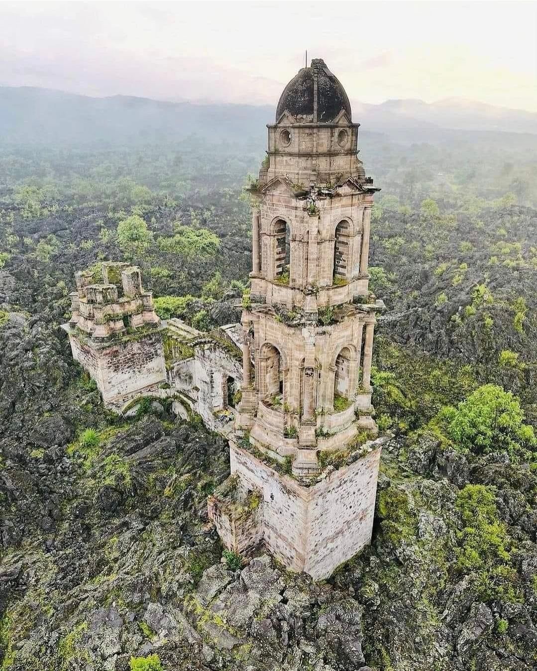 Ruinas de San Juan Parangaricutiro 