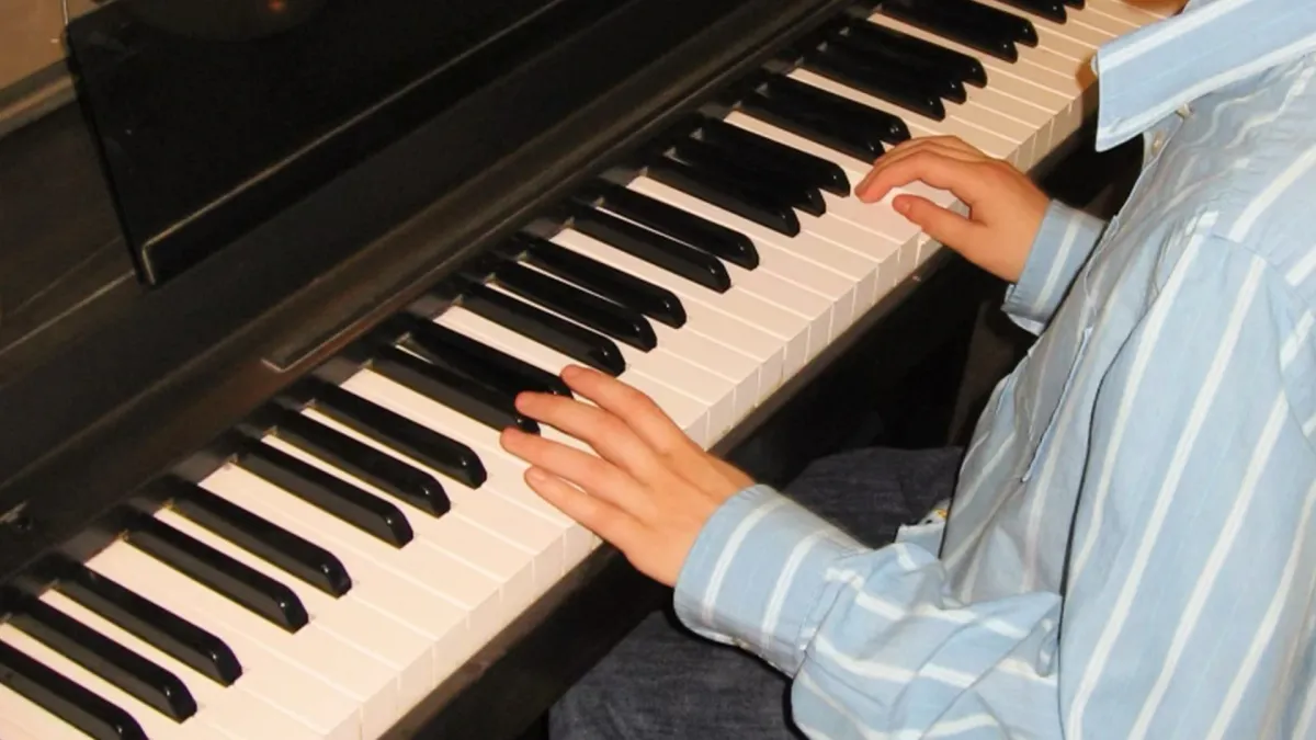 Charlie Burg, Telescreens, Quarters in Phoenix