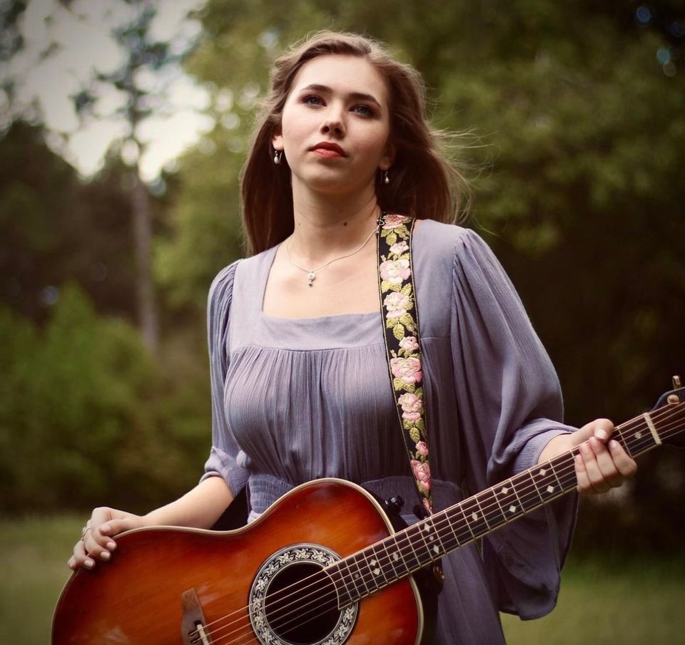 Friday Night: Live Music: Hollyn Belle 