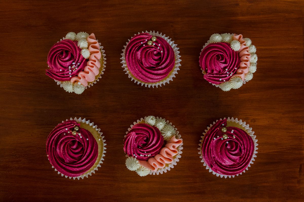 Piping 101 cupcake decorating