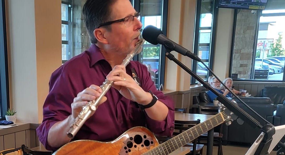 Steve Cosio Performs at Market Street, Taphouse 16