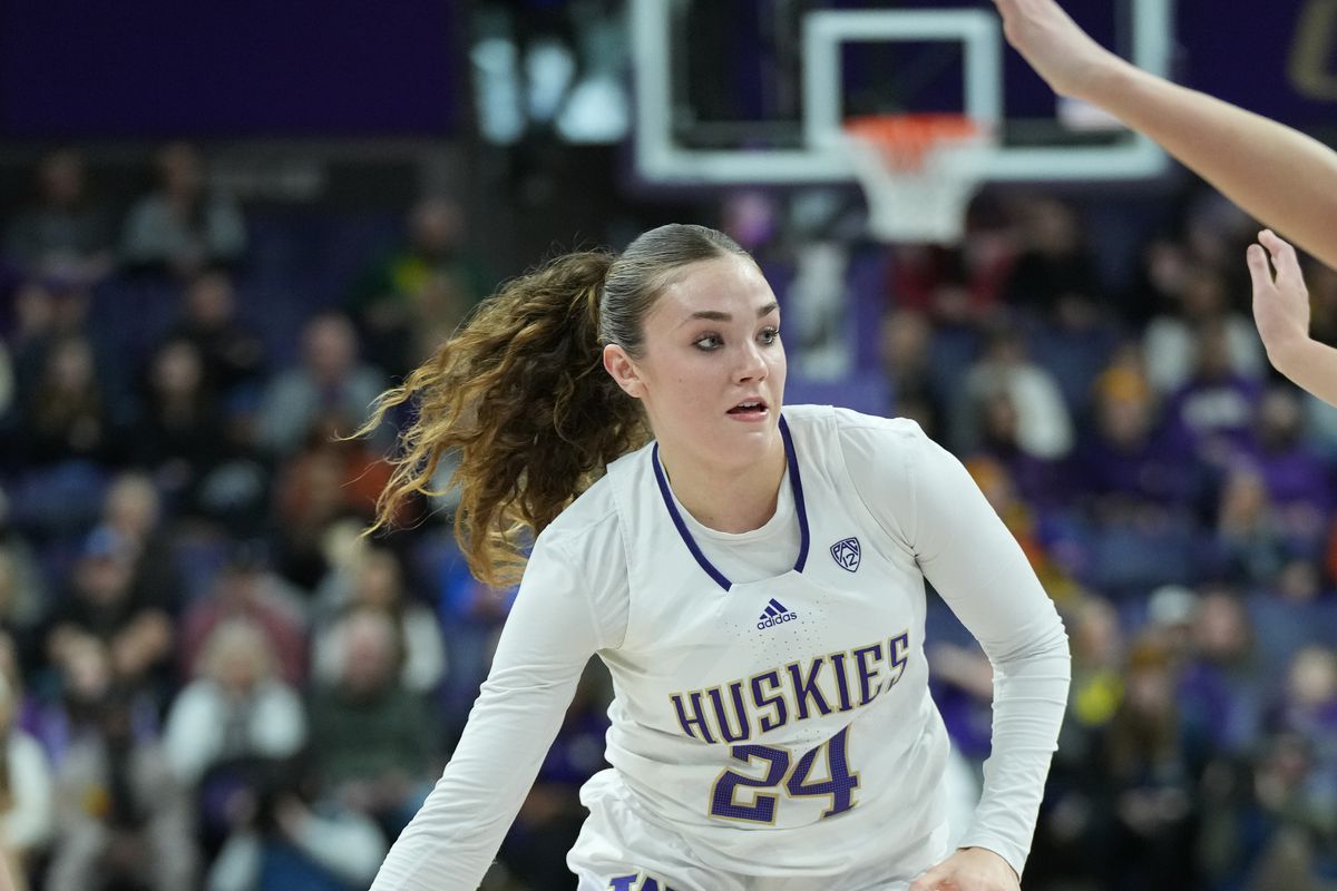 Iowa Hawkeyes at Washington Huskies Womens Basketball