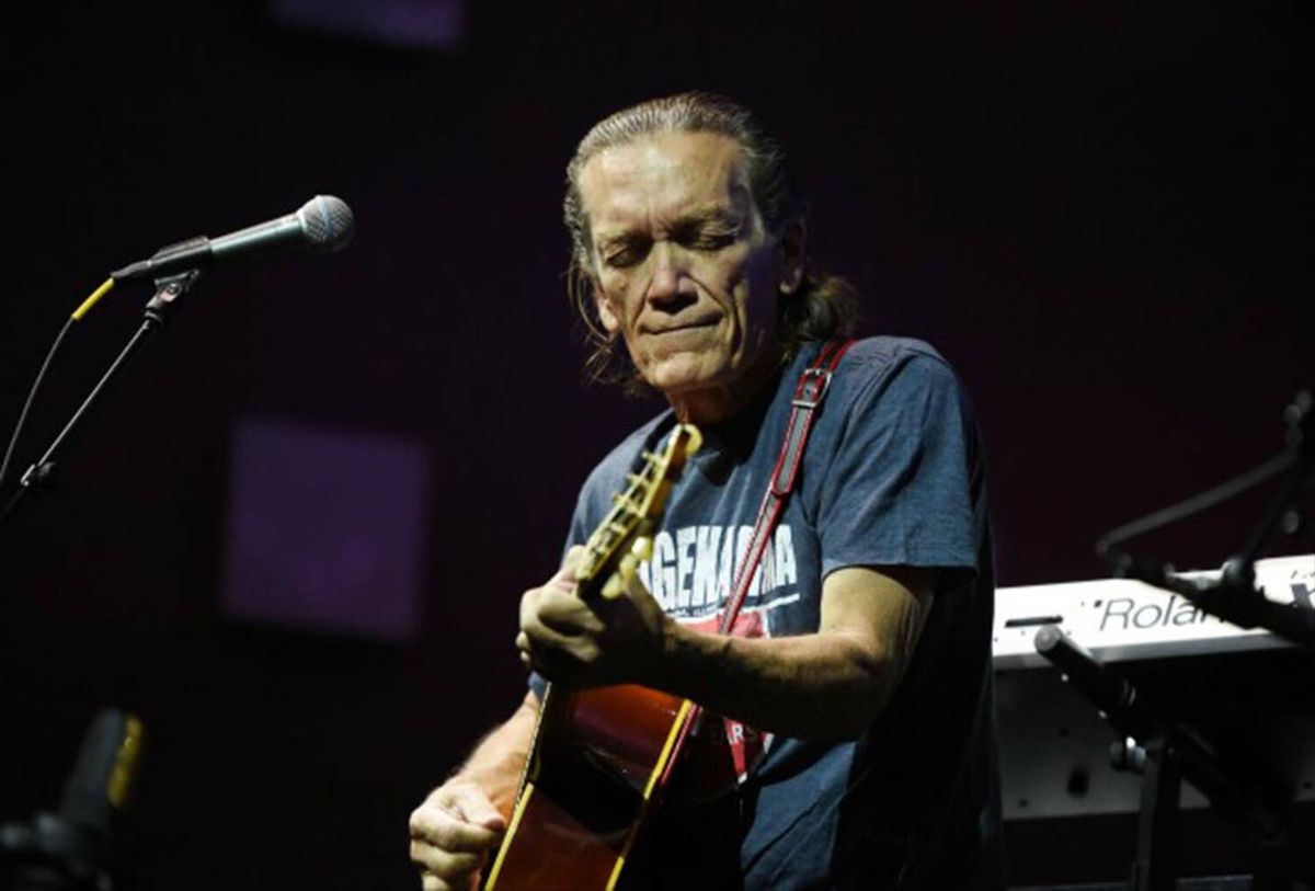 G E Smith at Suffolk Theater