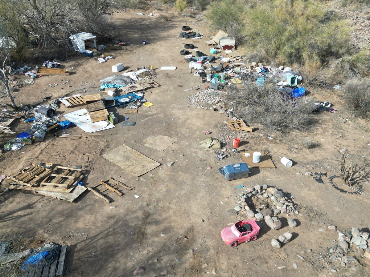 Lake Pleasant \/ New River Rd. Volunteer Desert Cleanup 