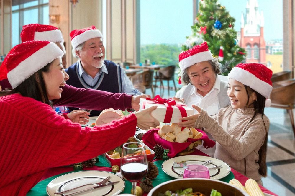 A Magical Christmas Feast with Santa's visit at Saan Restaurant