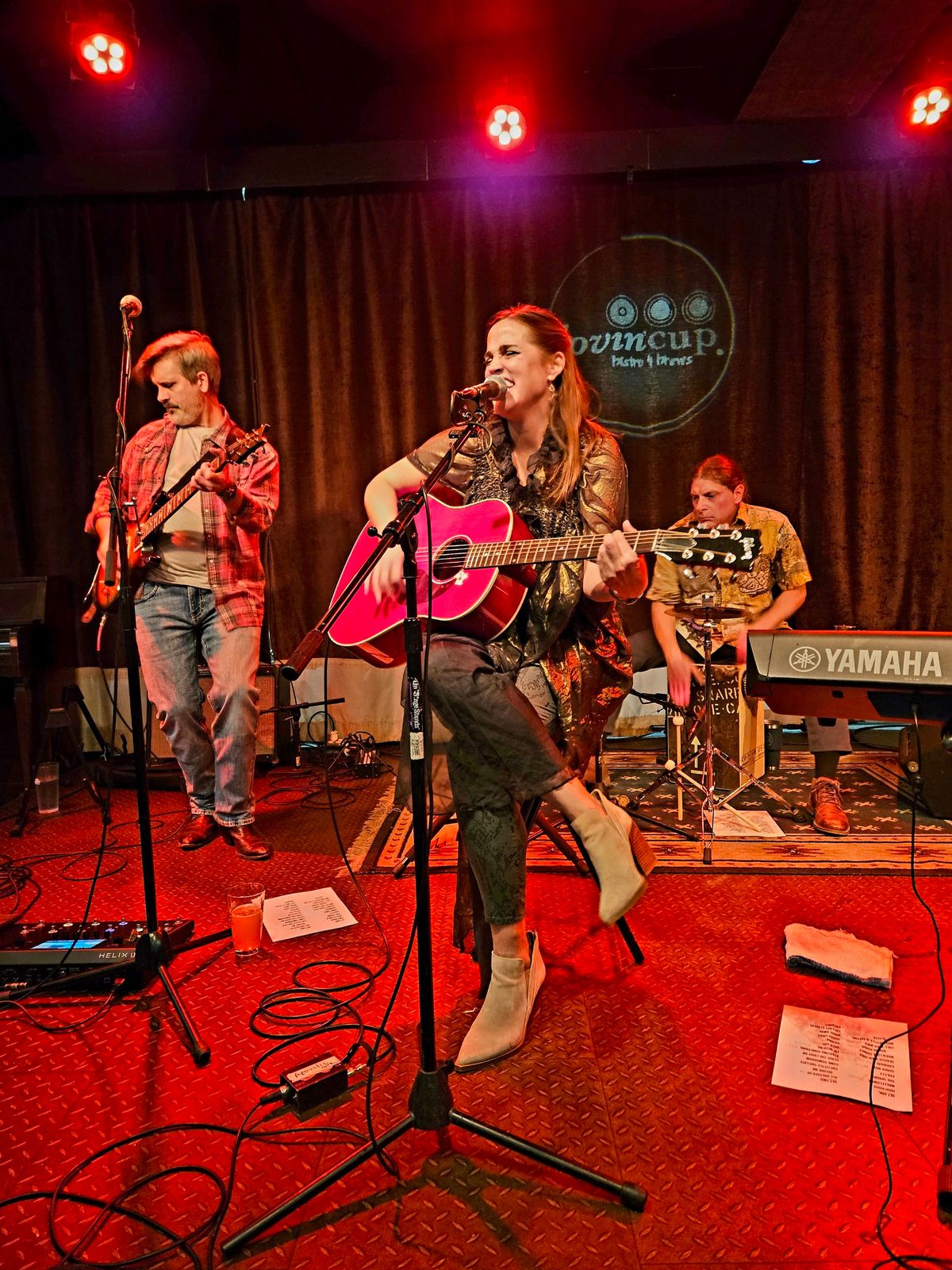 Juliet Lloyd Trio @ Brews & Barrels