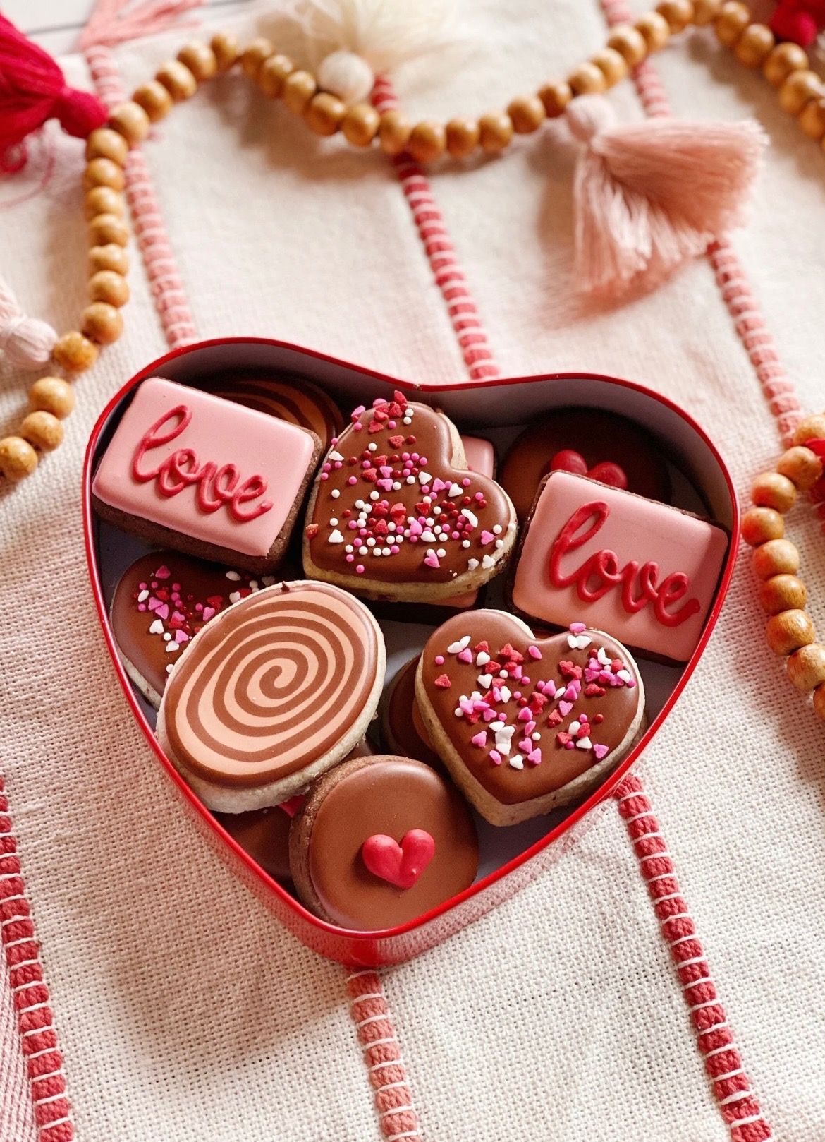 Valentine\u2019s\/Galentines Buttercream Cookie Clasd