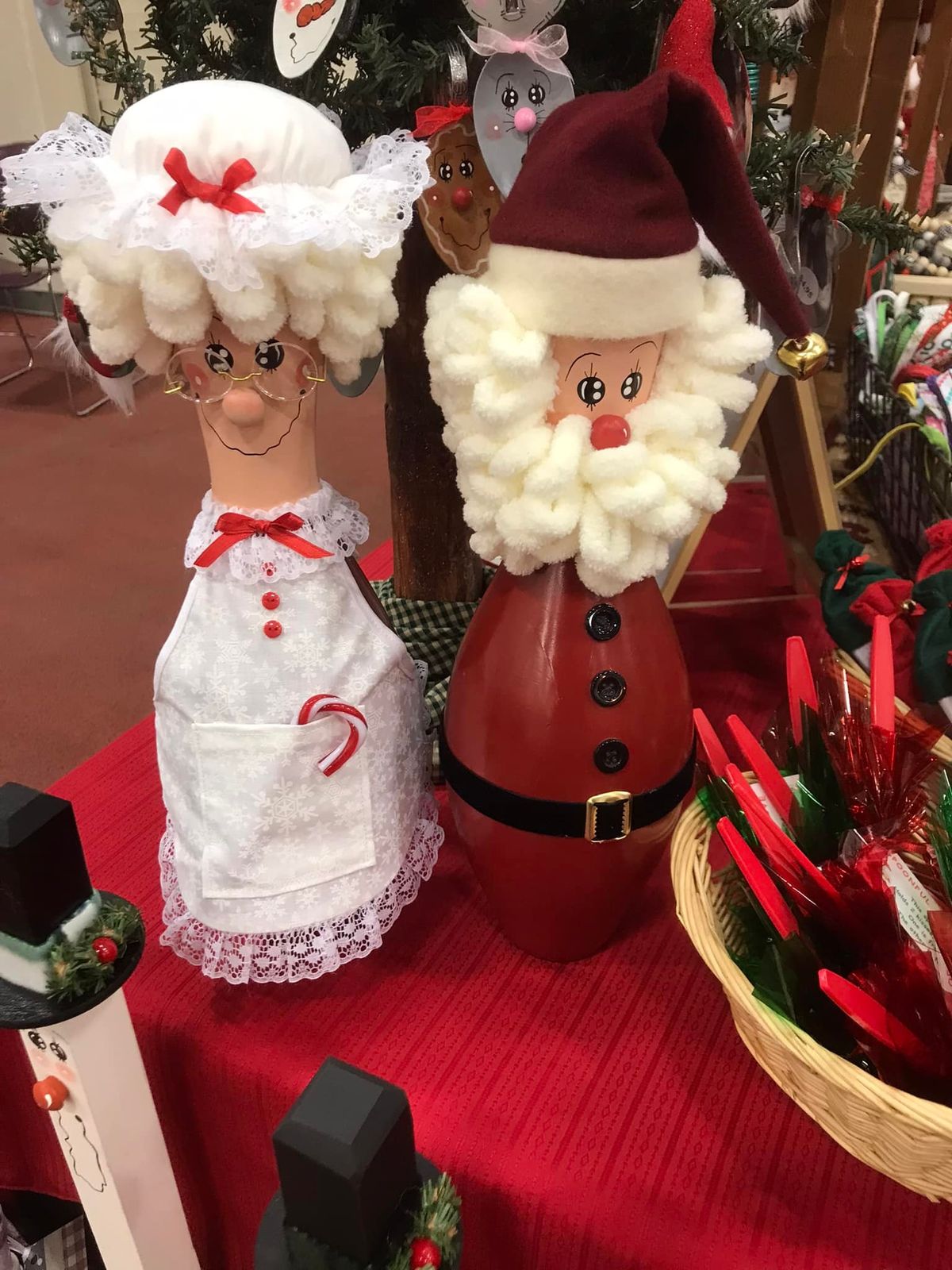 Dis-N-Dat Crafters at the 53rd Annual Invitational Christmas Crossroads