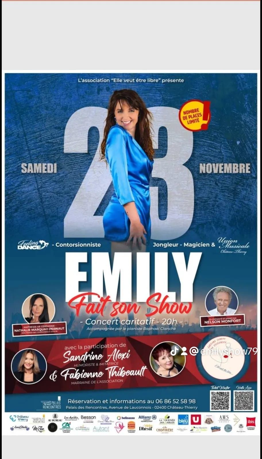 Emily fait son show au Palais des Rencontres 