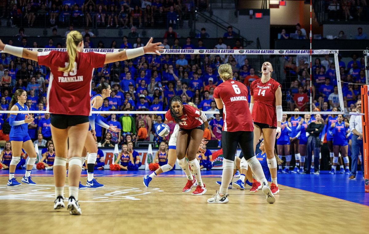 Florida Gators at Wisconsin Badgers Womens Volleyball at Wisconsin Field House