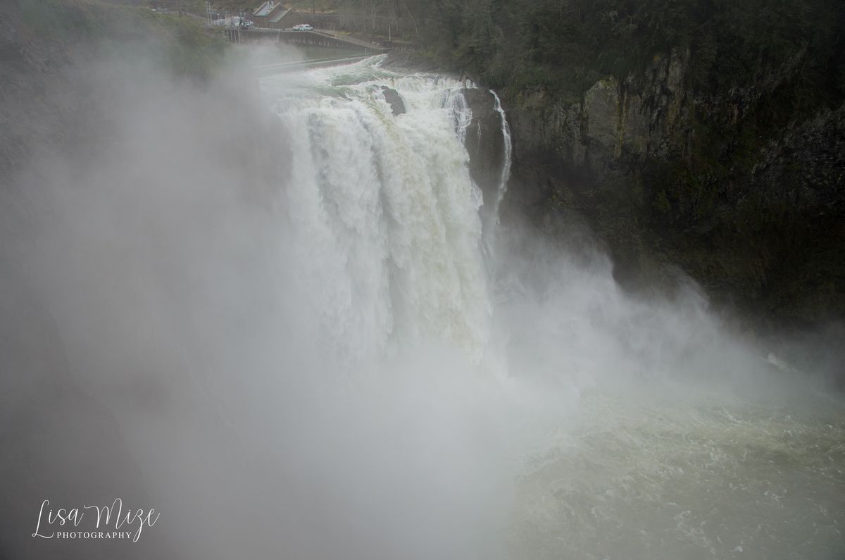 In Person Photography Workshop at Snoqualmie Falls focusing on Long Exposures!