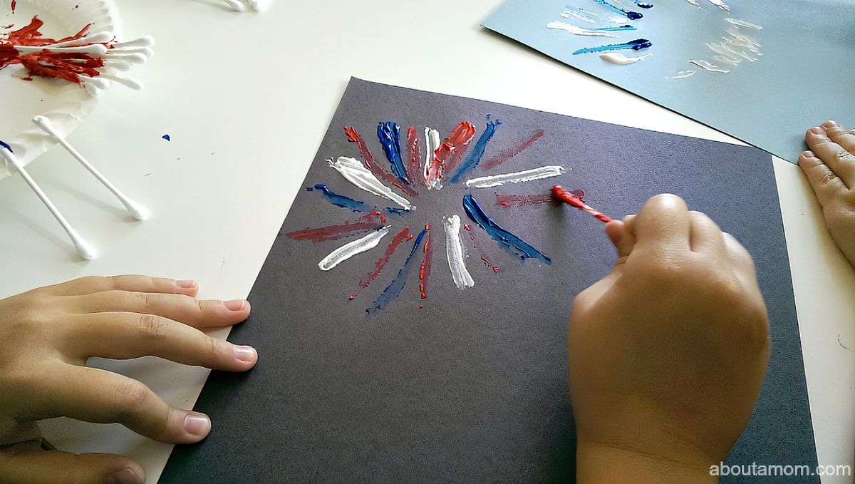 Messy Monday: Q-Tip Fireworks Art! 