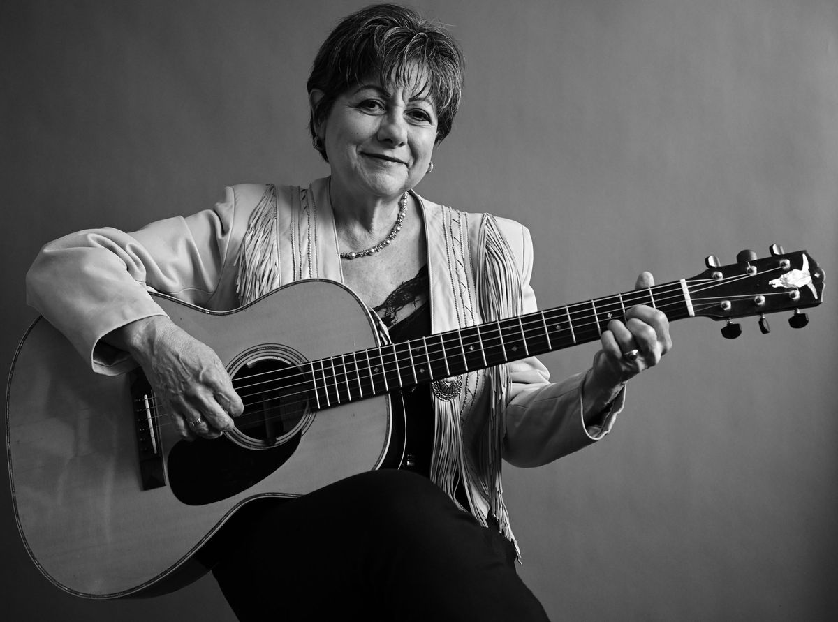 Tish Hinojosa in Concert