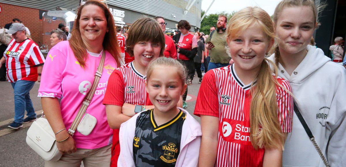 Southampton FC vs Arsenal FC at St Mary's Stadium