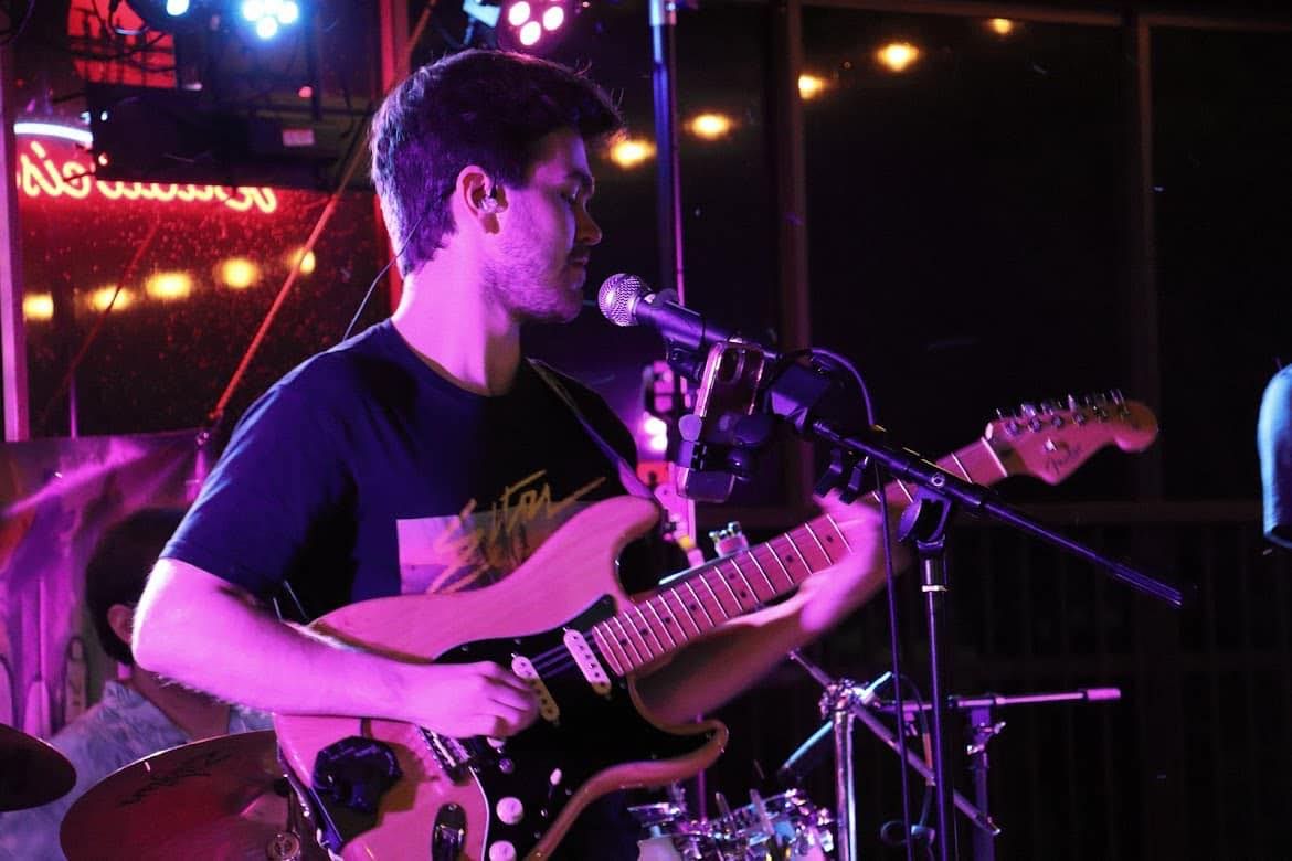 Levi Ballenger LIVE @ Legacy Hotel - Cardinal\u2019s Crest