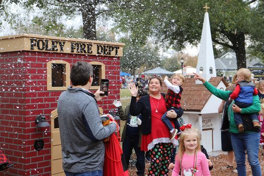 Foley Christmas Parade 2022 Let It Snow, Heritage Park, Foley, 4 December 2021