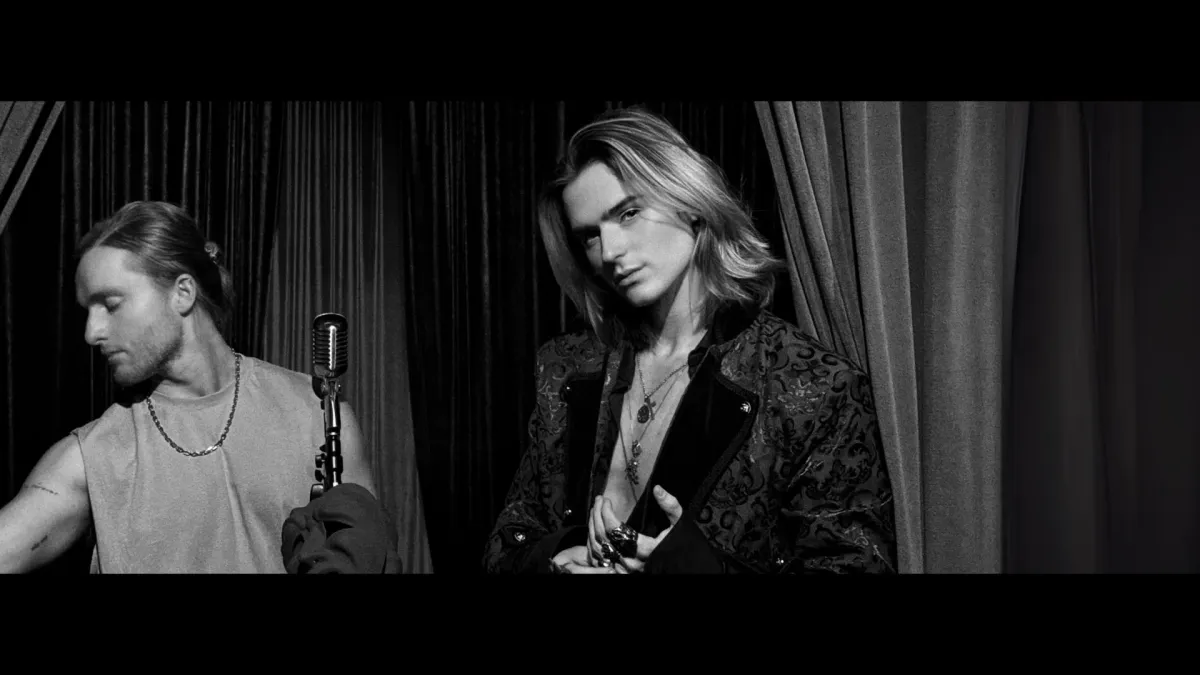 VOIL\u00c0 in Newstead