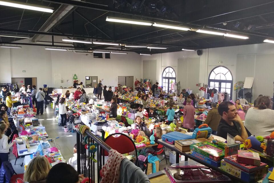 BROCANTE EN SALLE A DOUVRIN LE 21 SEPTEMBRE 