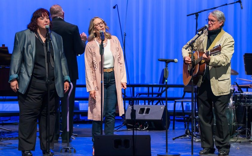 The Farmington Chorus \u2013 Songs Sung Blue 