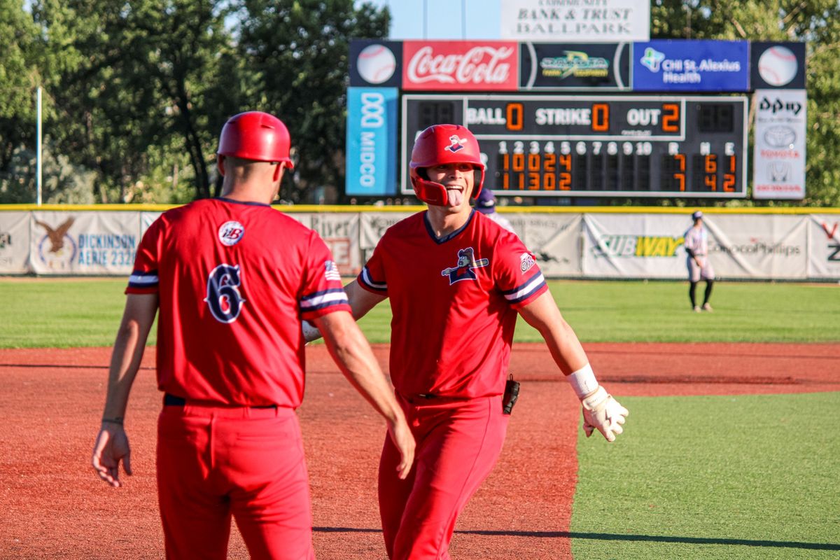 Badlands Big Sticks vs. Willmar Stingers