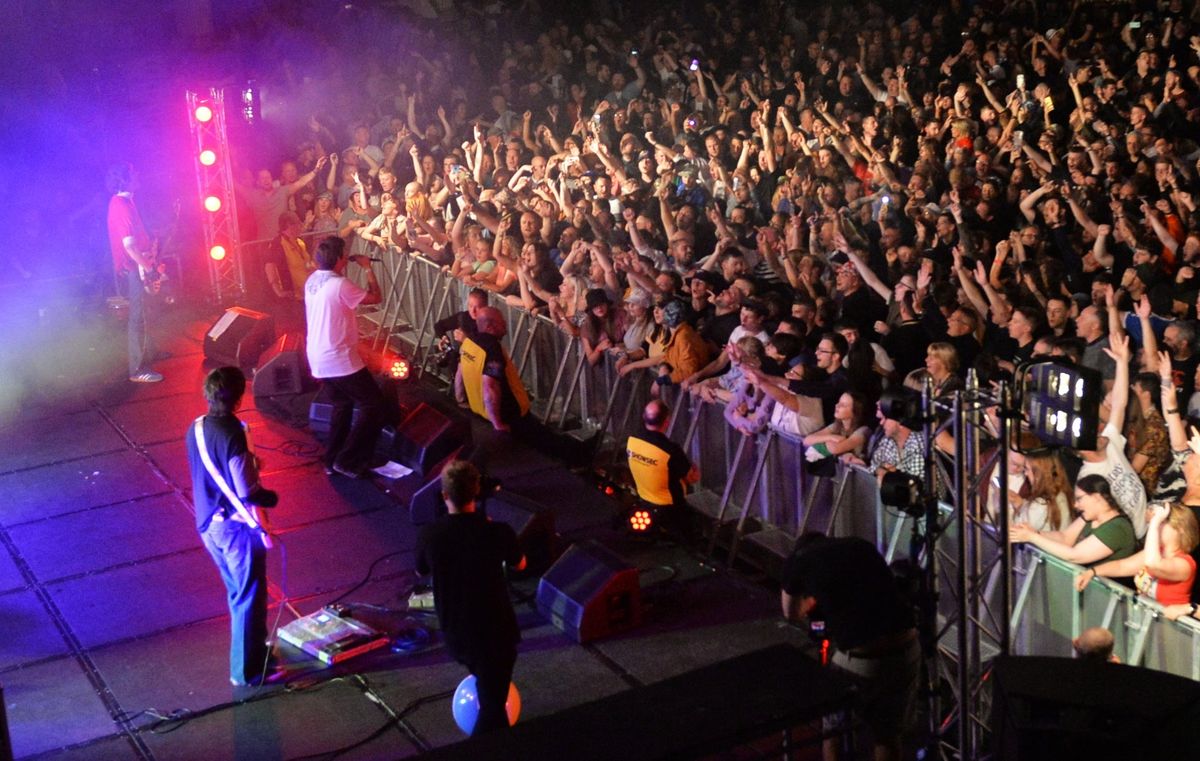 The Clone Roses - Spike Island 1990 Anniversary Show