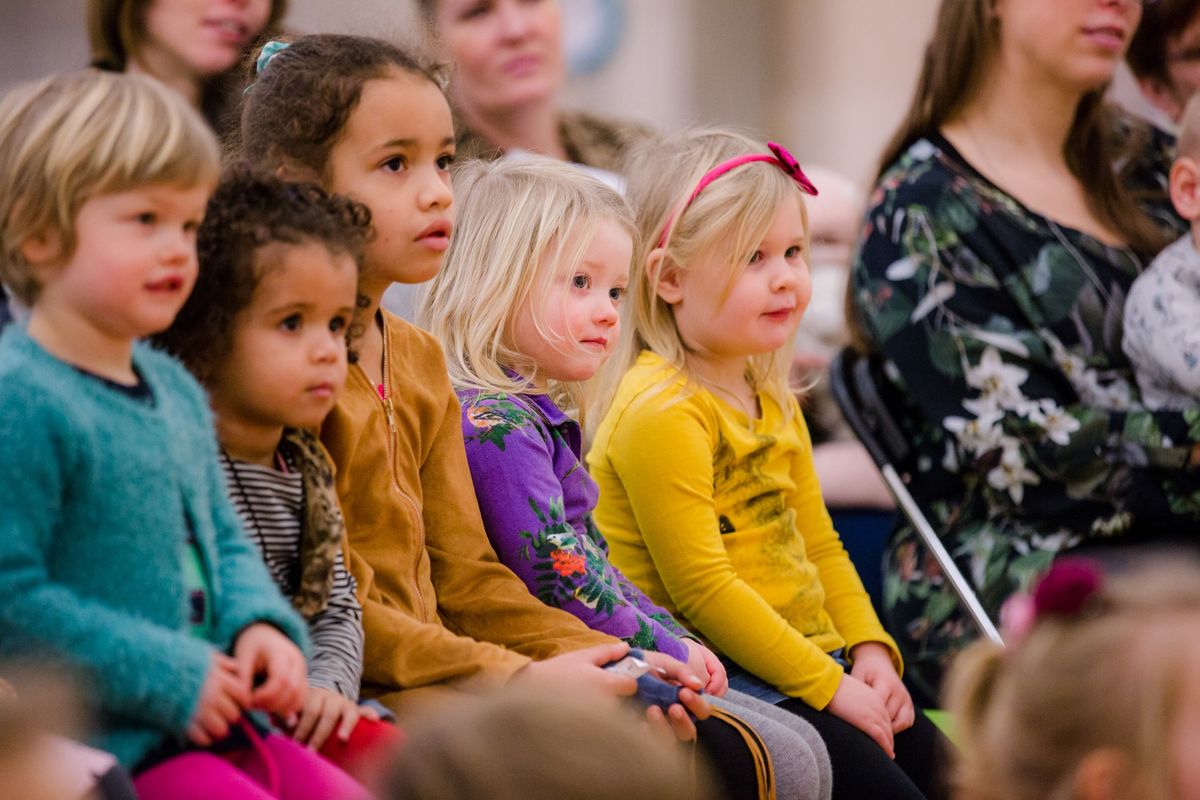 Theatervoorstelling: Pluk is op zoek naar.. (3+)