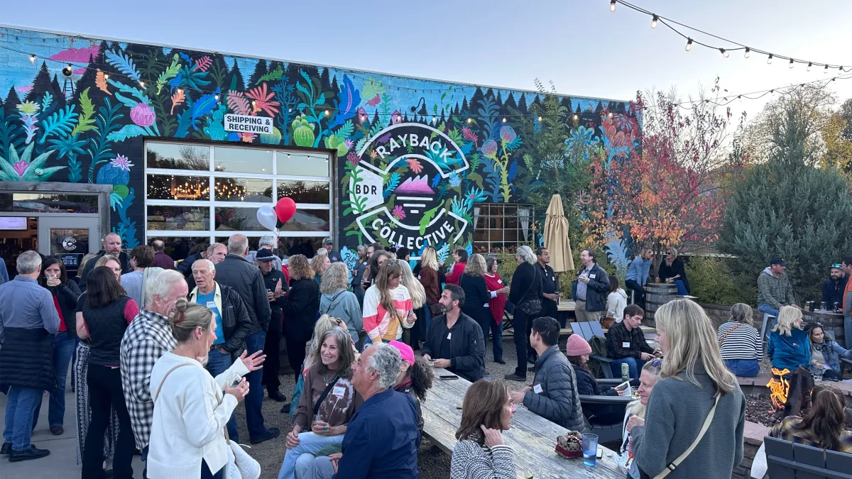 \u26f0\ufe0f Boulder Make New Friends Happy Hour \ud83d\ude01