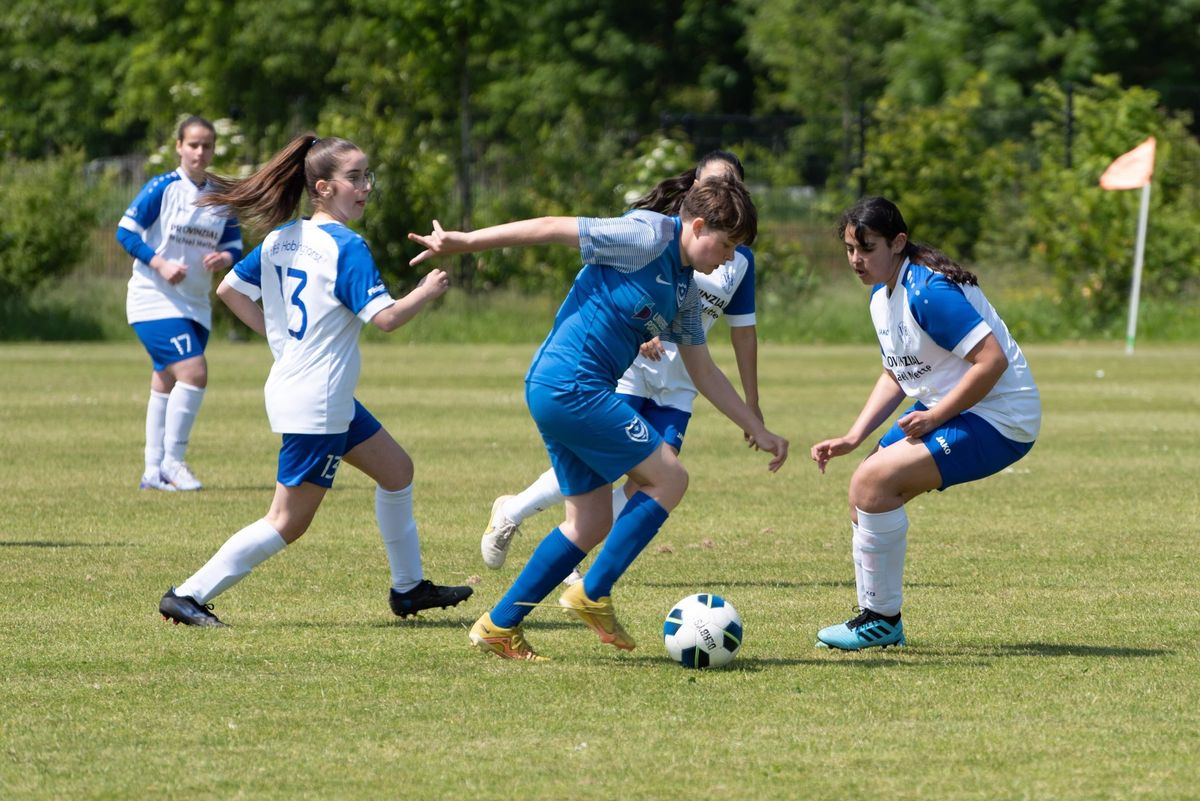 Tournament girls U12\/U13 (11 a-side)