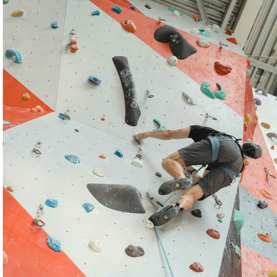 Weekend indoor lead climbing course