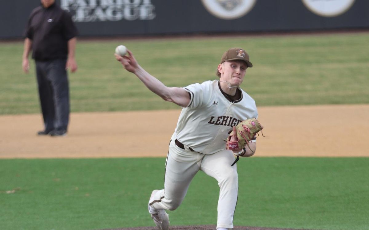 Parking Lehigh Mountain Hawks at Holy Cross Crusaders Mens Basketball