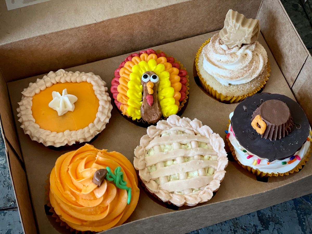 Thanksgiving-Cupcake Decorating Event