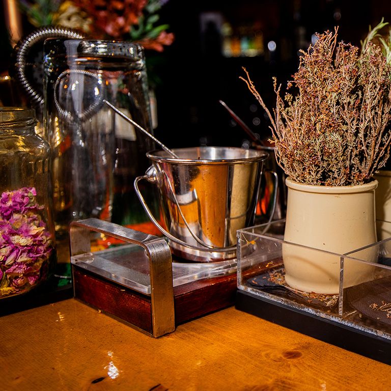 Carta Astral, c\u00f3cteles y men\u00fa en Alquimia