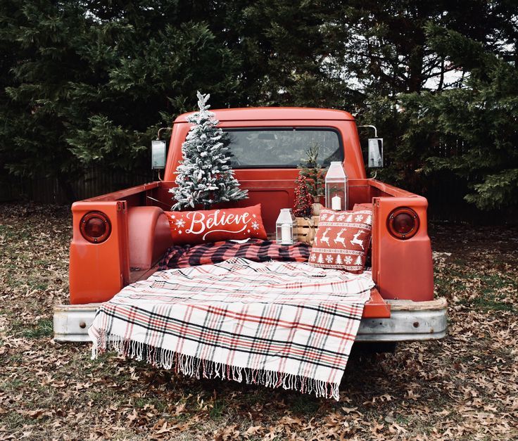 Red Truck Christmas Mini Sessions