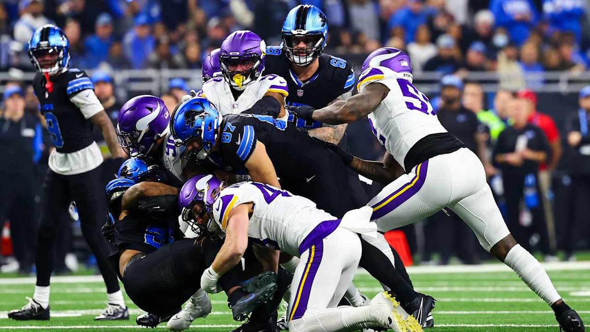 Parking Baltimore Ravens at Minnesota Vikings
