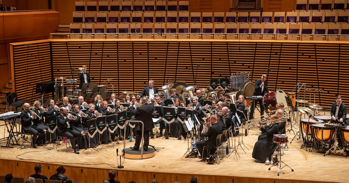 Eikanger-Bj\u00f8rsvik Musikklag og Stavanger Brass Band i Fartein Valen