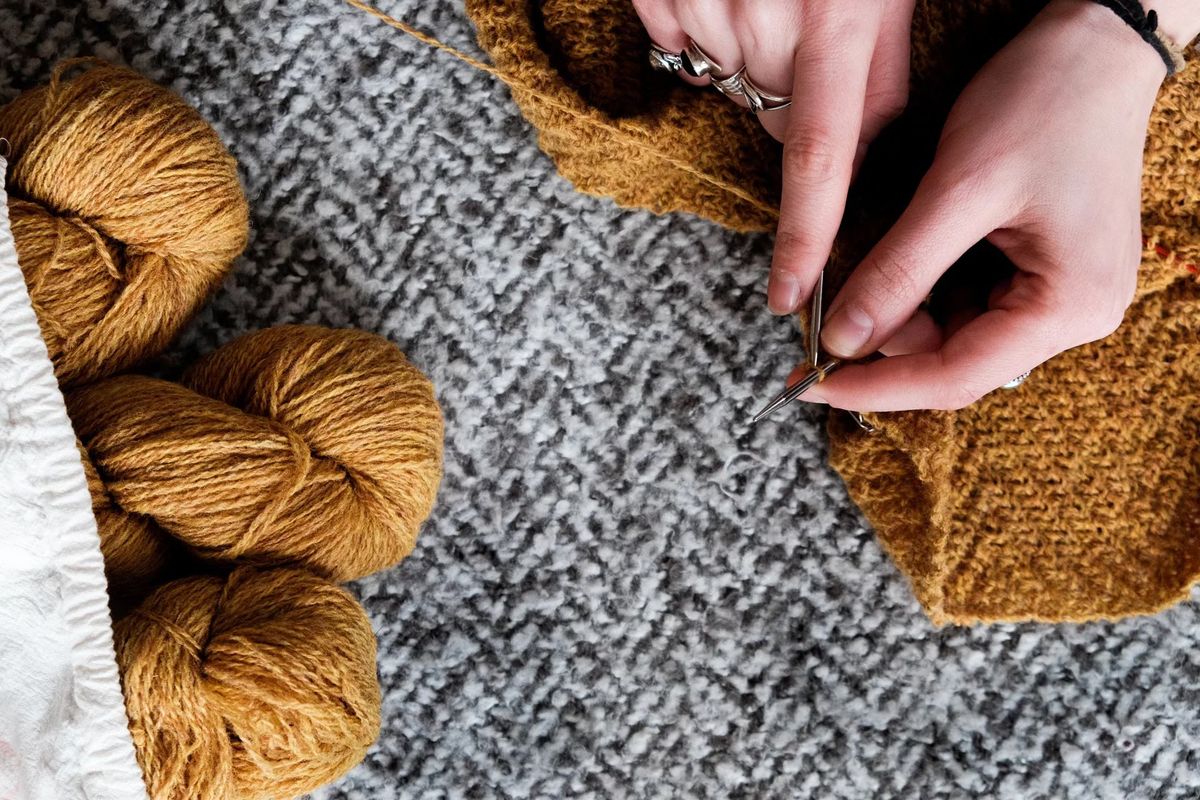 Learn to Fix Mistakes in Knitting