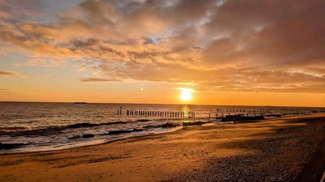 Lowestoft South Beach Clean