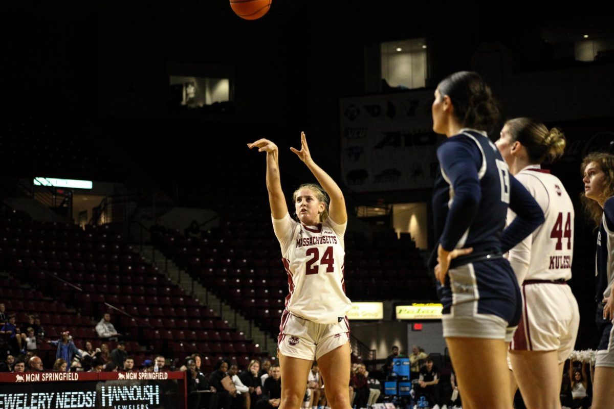 UMass Minutewomen at New Hampshire Wildcats Womens Basketball