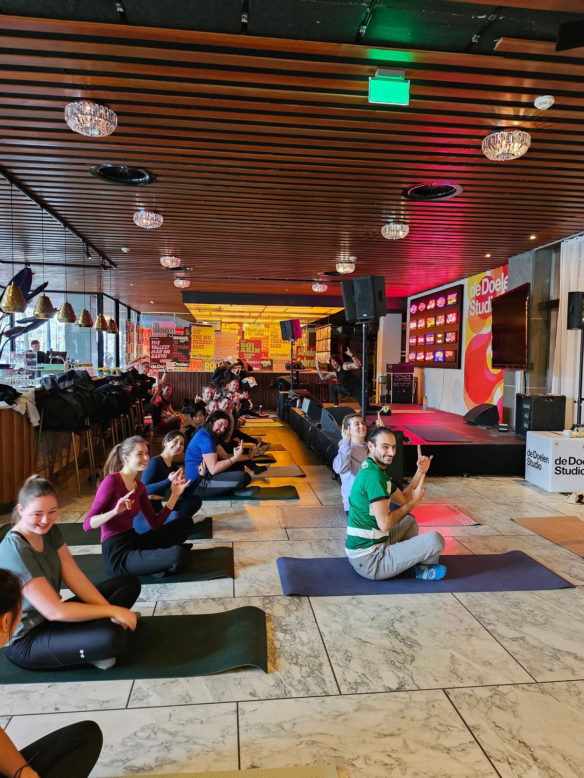 metal yoga | een middag stretchen en ademhalen in de Studio