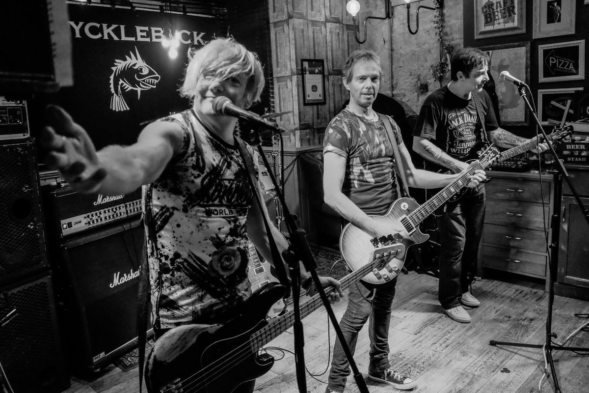 Live Band: Styckleback